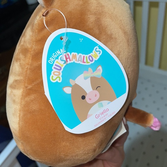 Griella the Cow Squishmallow - Picture 2 of 2